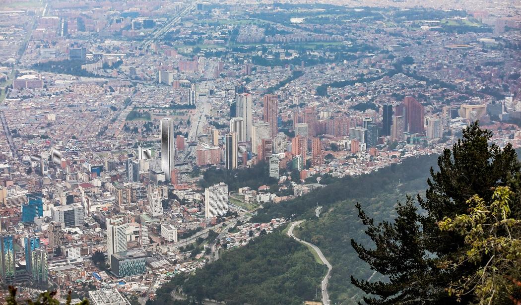 Del 6 de abril y hasta el 19 de abril, los hoteles, gimnasios y establecimientos gastronómicos estarán exentos de la medida de pico y cédula en Bogotá. Foto: Alcaldía Mayor de Bogotá.