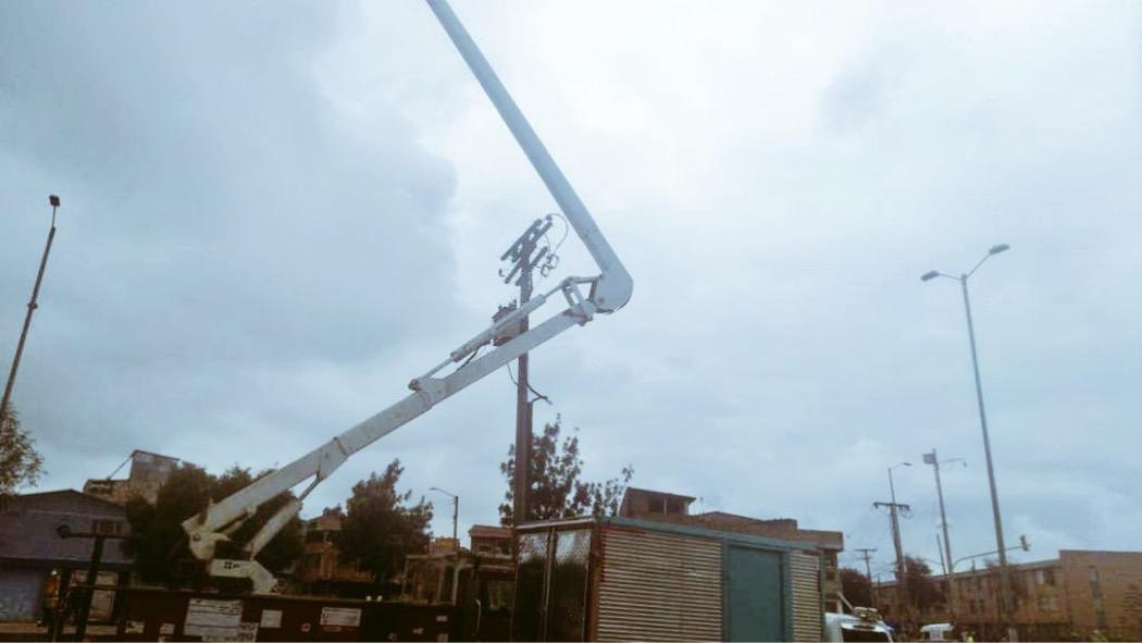 Fueron 200 luminarias las que se encontraban apagadas por la vandalización del transformador. Luego de los trabajos realizados el servicio de alumbrado público ya fue restablecido. Foto: UAESP