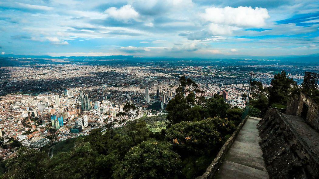 A partir del martes 8 de junio de 2021, Bogotá reabre con vacunación, cuidado y compromiso. 