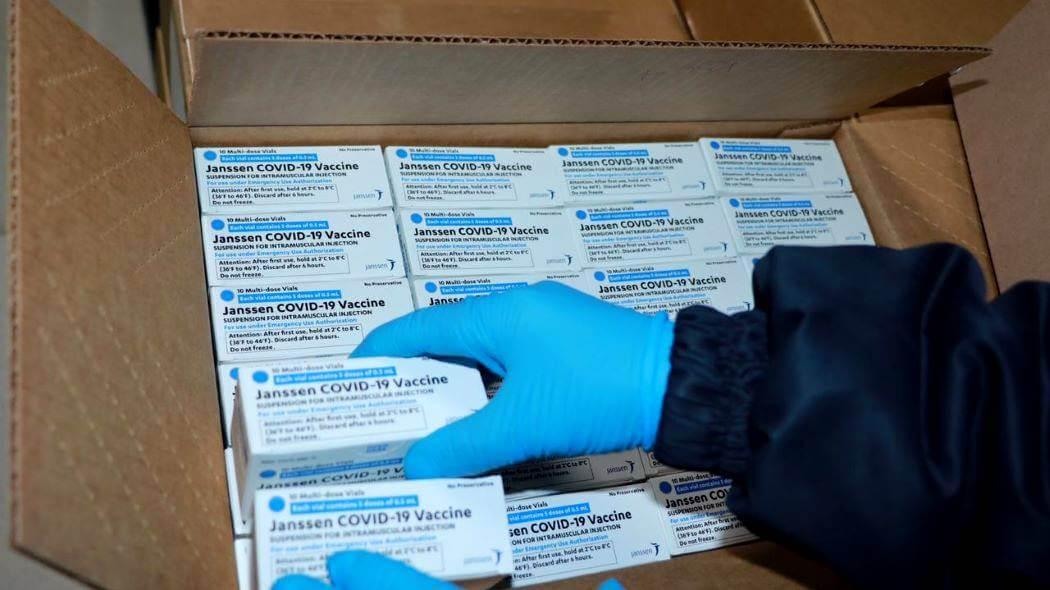 Imagen de cajas de vacunas Janssen.