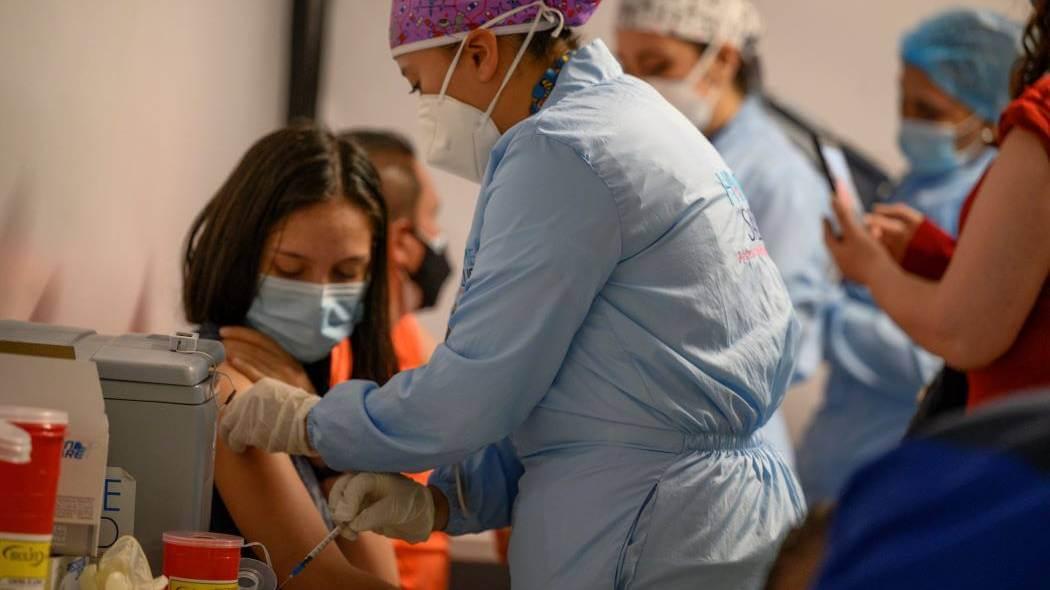 Seis puntos para vacunación de personas entre 25 y 29 años | Bogota.gov.co