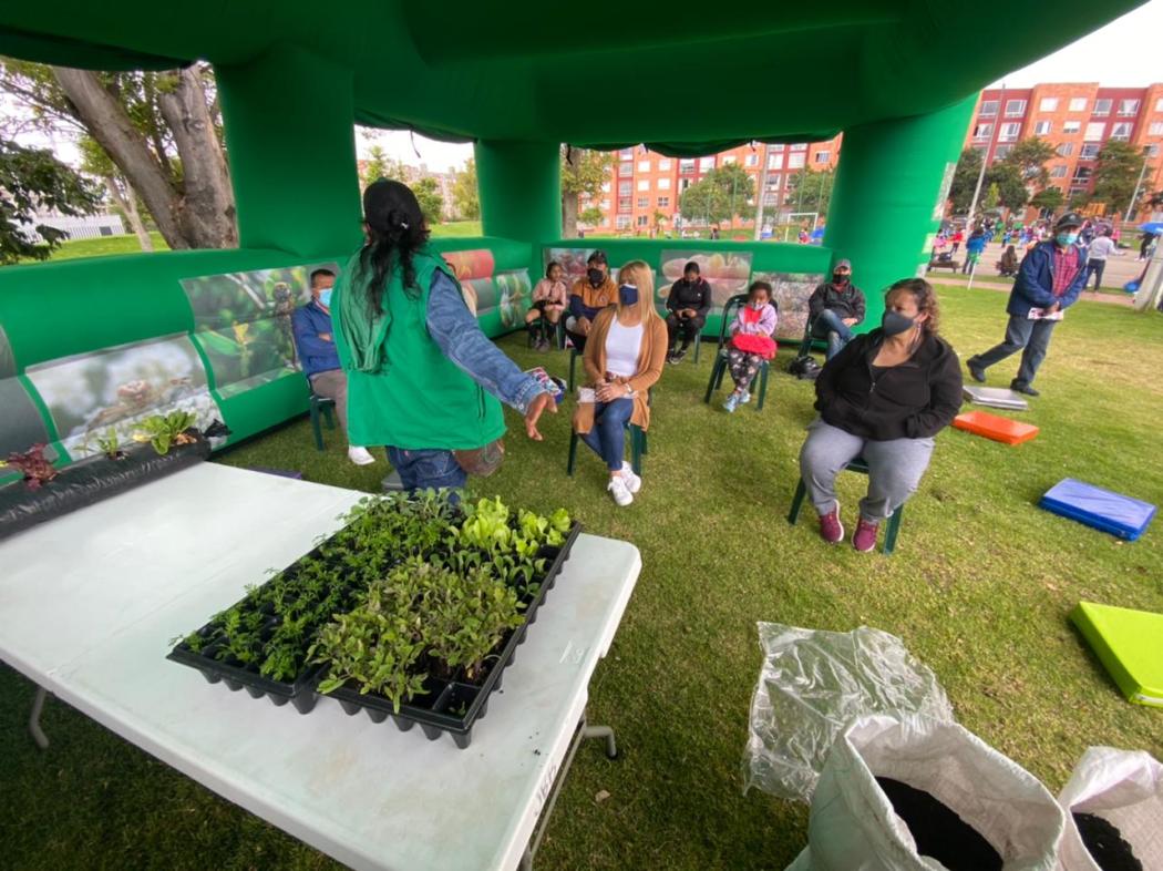 La comunidad de Fontibón se unió para reverdecer su Parque Hayuelos. Foto: Jardín Botánico