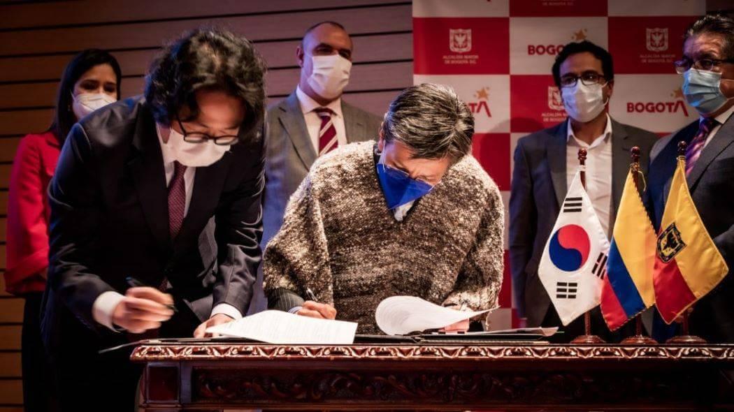 Imagen de la firma del acuerdo de cooperación 