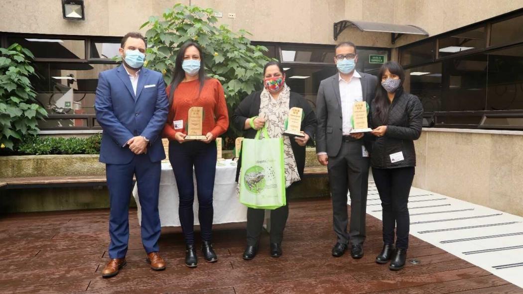 Representantes de entidades distritales que recibieron reconocimiento por su desempeño ambiental. Foto: Secretaría de Ambiente