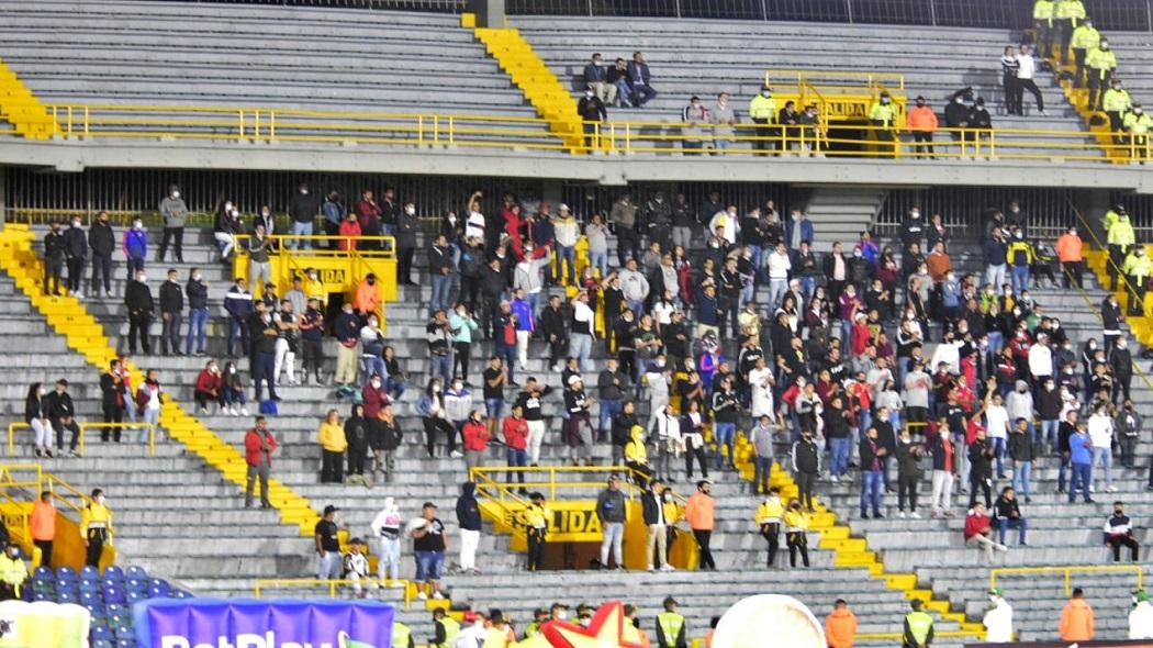 Los hinchas del Nacional no podrán ingresar a estadios de Bogotá por un periodo mayor al que se estableció para las barras populares de Atlético Nacional.