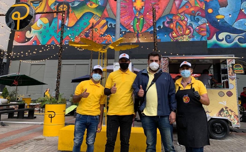 Juan Martín y sus colaboradores agradecen al Distrito por la ayuda que les han dado con este proyecto. Foto: Alcaldía de Bogotá.