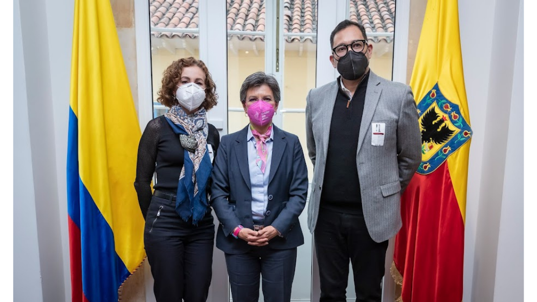(L to R) Adriana Lobo, WRI's executive director for Mexico and Colombia; the mayor of Bogotá, Claudia López, and Fernando Páez, WRI's director for Colombia. 