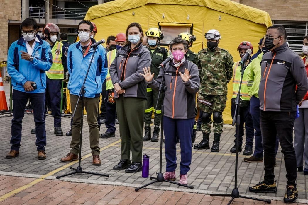 La alcaldesa, Claudia López, acompañó junto miembros del Gobierno Distrital la realización de la decimotercera versión del Simulacro Distrital que se cumplió este jueves en Bogotá. Foto. Alcaldía.