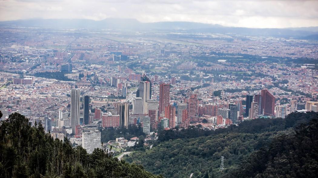 Alista tu paraguas porque las lluvias irán hasta enero de 2022 en Bogotá