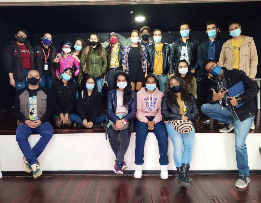 Grupo de jóvenes en la Casa de la Juventud CACMA en Los Mártires. Foto. Distrito joven.