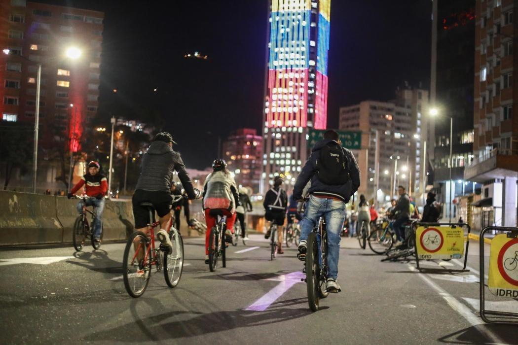 La ciclovía nocturna afectara el tránsito en gran parte de la ciudad. Se recomienda tener en cuenta los desvíos que realizará la Secretaría de Movilidad. Foto: Portal Bogotá.