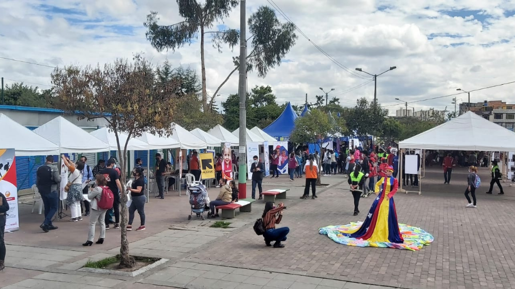 Con el apoyo de organizaciones internacionales, para celebrar el Día Internacional del Migrante, el Distrito realizó una Feria de servicios para población migrante en el parque Dindalito Bellavista. Foto: Alcaldía Mayor. 