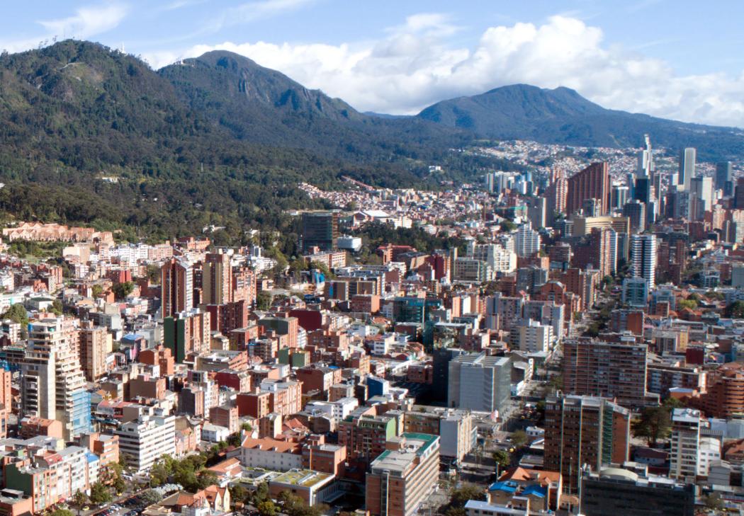 ¿Cómo verificar la legalidad de una constructora en Bogotá?