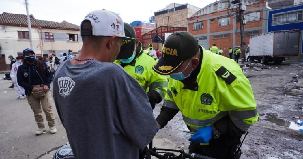Autoridades incautan armas y sellan locales en 'Cinco huecos', Bogotá