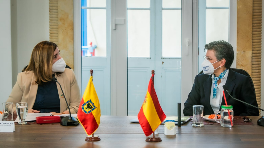n the photo, from right to left: Pilar Cancela Rodríguez, Spain's Secretary of State for International Cooperation, together with the Mayor of Bogotá, Claudia López. Photo: Mayor's Office of Bogotá. 