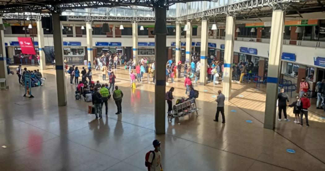 ¿Cómo avanza la salida de viajeros desde las terminales de Bogotá?