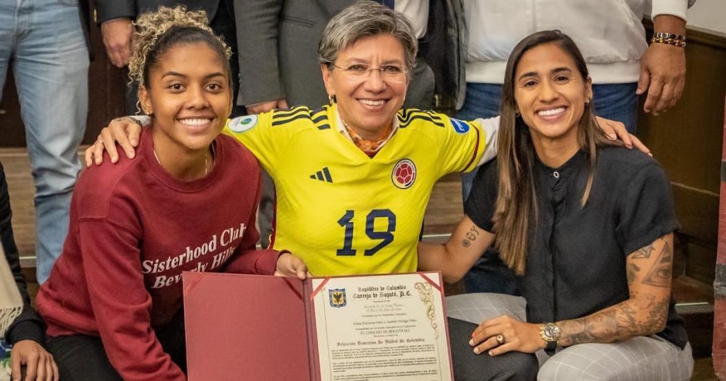 Alcaldesa entregó reconocimiento a la Selección Colombia femenina