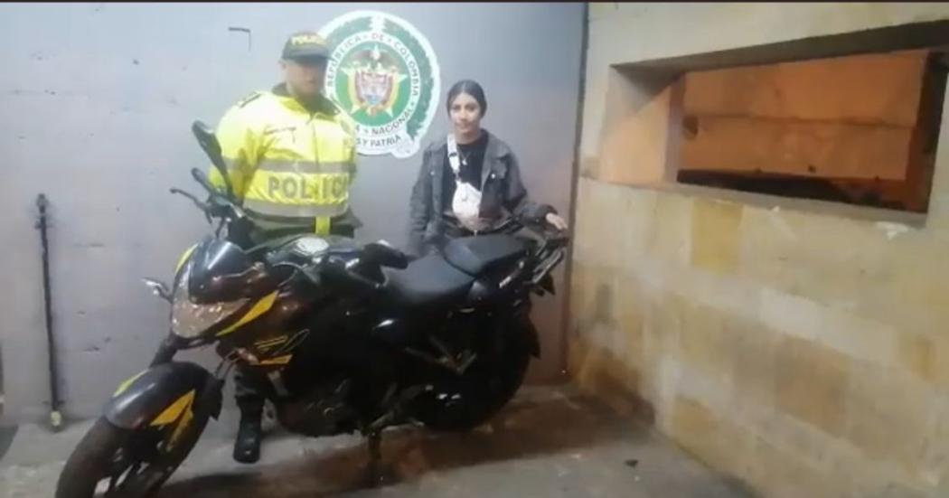 Policía le hizo entrega a la mujer de la motocicleta que le acababan de hurtar
