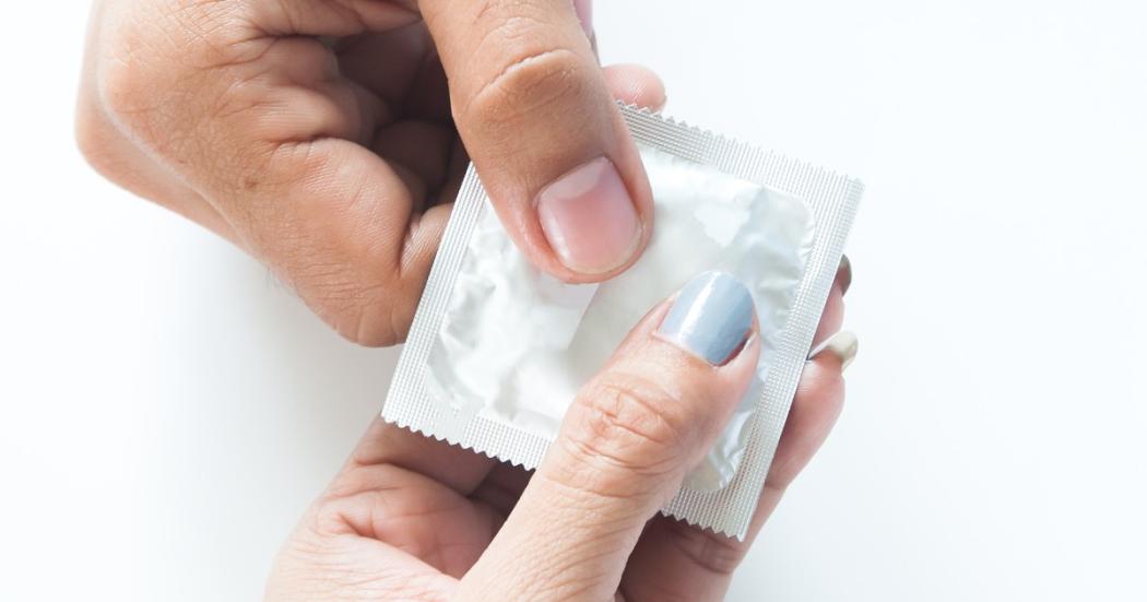 Amor y Amistad con conciencia: no arrojar condones en el sanitario