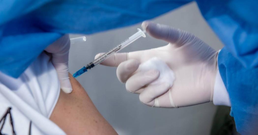 ¿Quiénes se pueden aplicar cuarta dosis de vacuna COVID en Bogotá