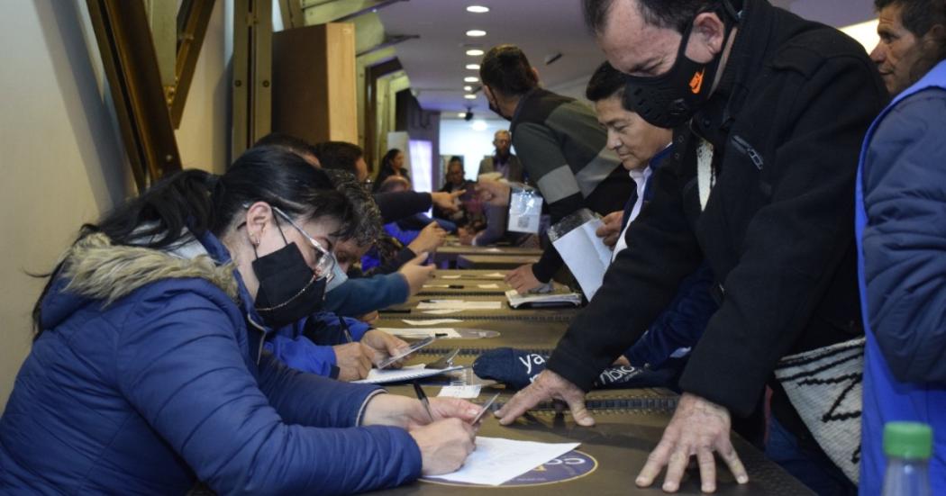 Más de 600 vendedores informales firmaron acuerdo de organización sobre la Cra 7