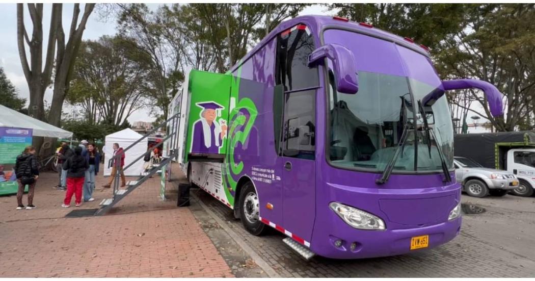 En Bogotá está rodando el Bus del Cuidado Urbano. Servicios gratuitos 