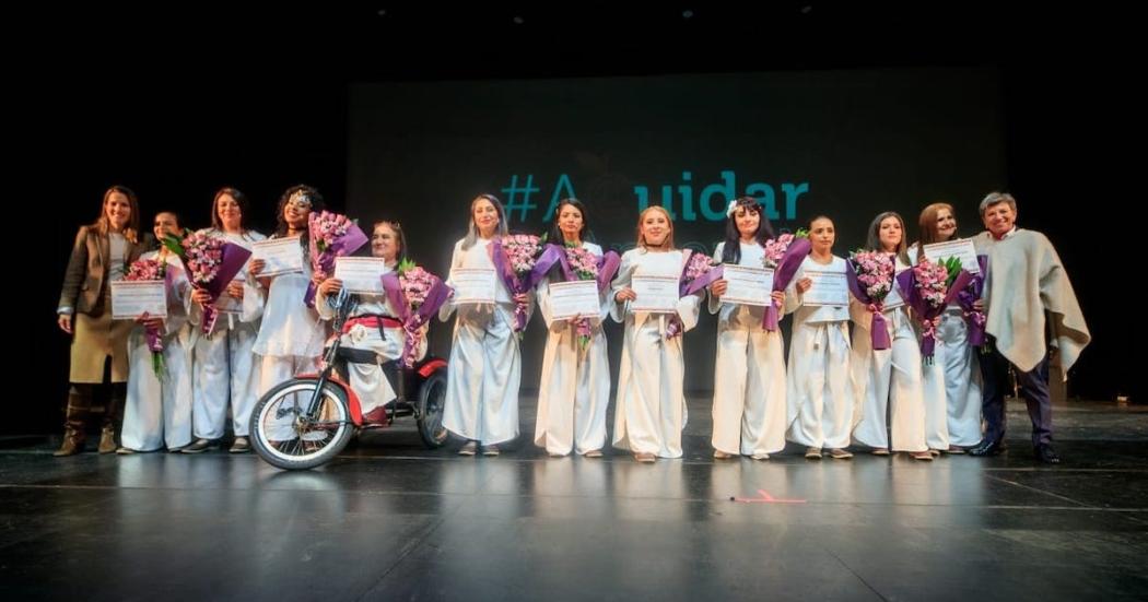 Once mujeres cuidadoras de Bogotá protagonizan obra de teatro 