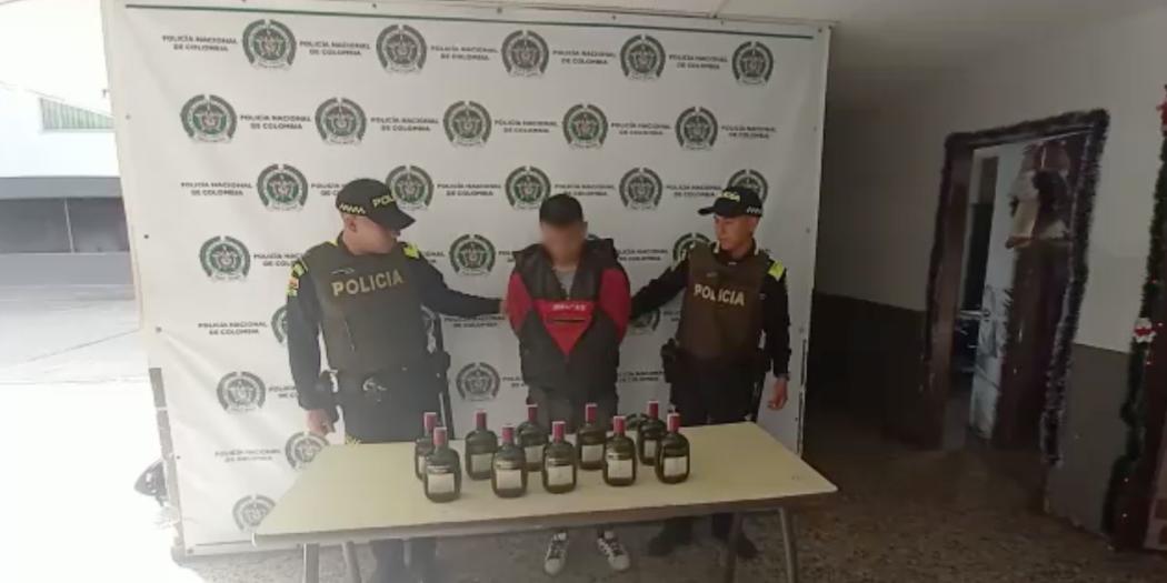 Policía de Bogotá incautó 10 botellas de licor adulterado en Usme 