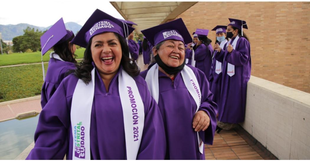 Dónde pueden cursar gratis el bachillerato las mujeres en Bogotá 