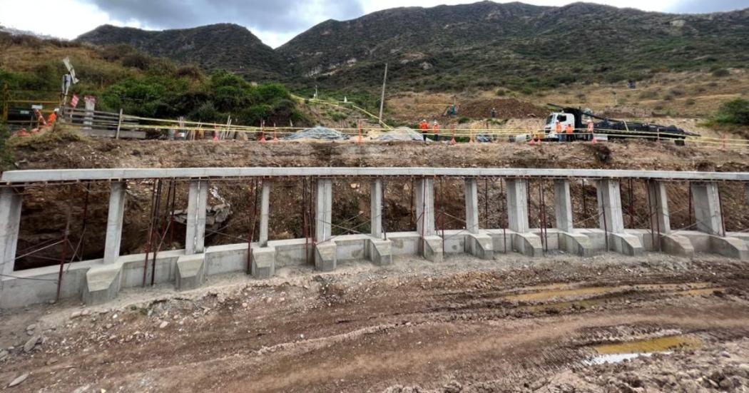 Acueducto construye muro para contención de vía en relleno Doña Juana