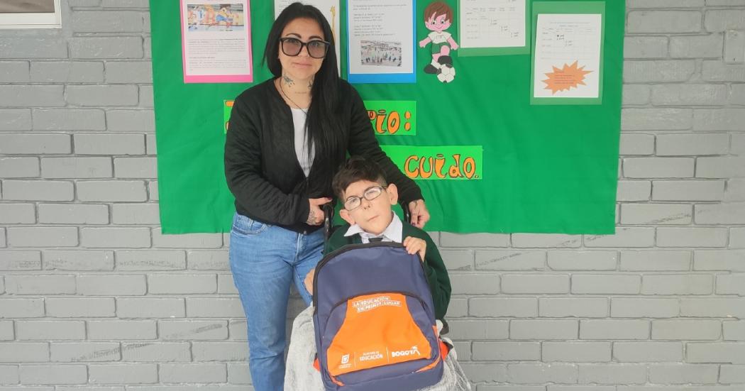 José Manuel, del colegio Piloto de Tunjuelito, recibió kit escolar 