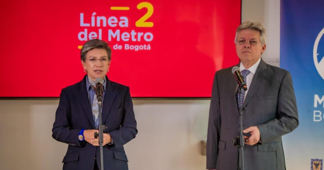 The mayor, Claudia López, and the manager of the Metro Company, Leonidas Narváez