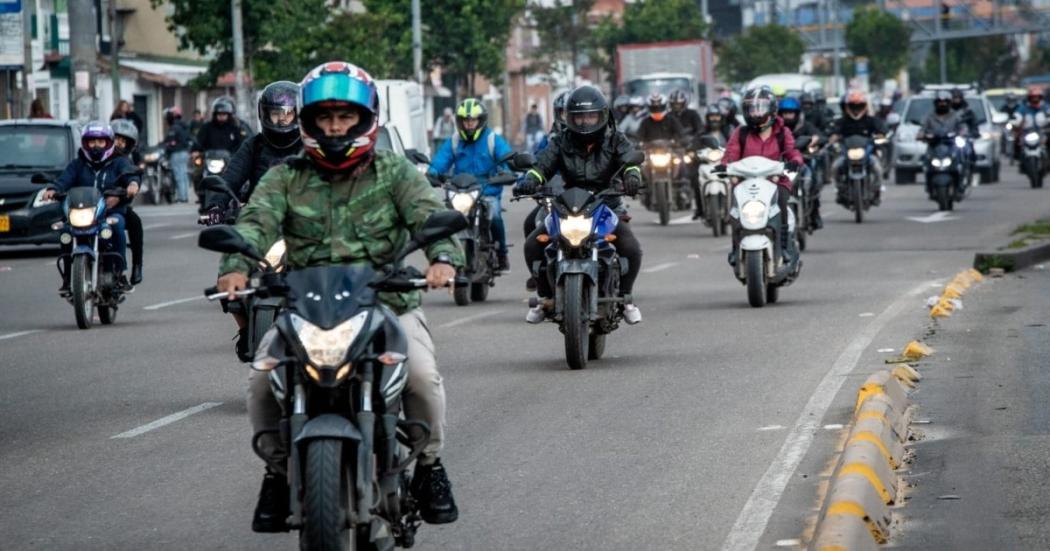 ¿Cómo solicitar cambio de placa de una moto por deterioro en Bogotá?