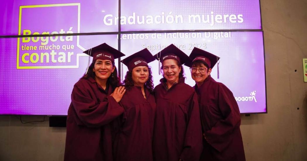 Más de 120 mujeres se graduaron en habilidades digitales con Sec. Muje