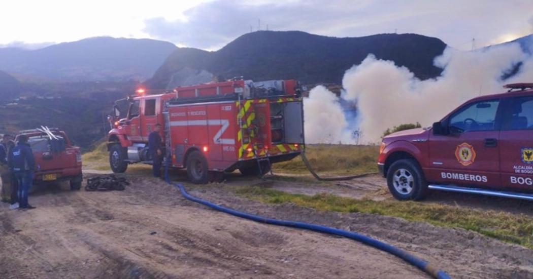 Bomberos de Bogotá controlan incendio forestal en la localidad de Usme 