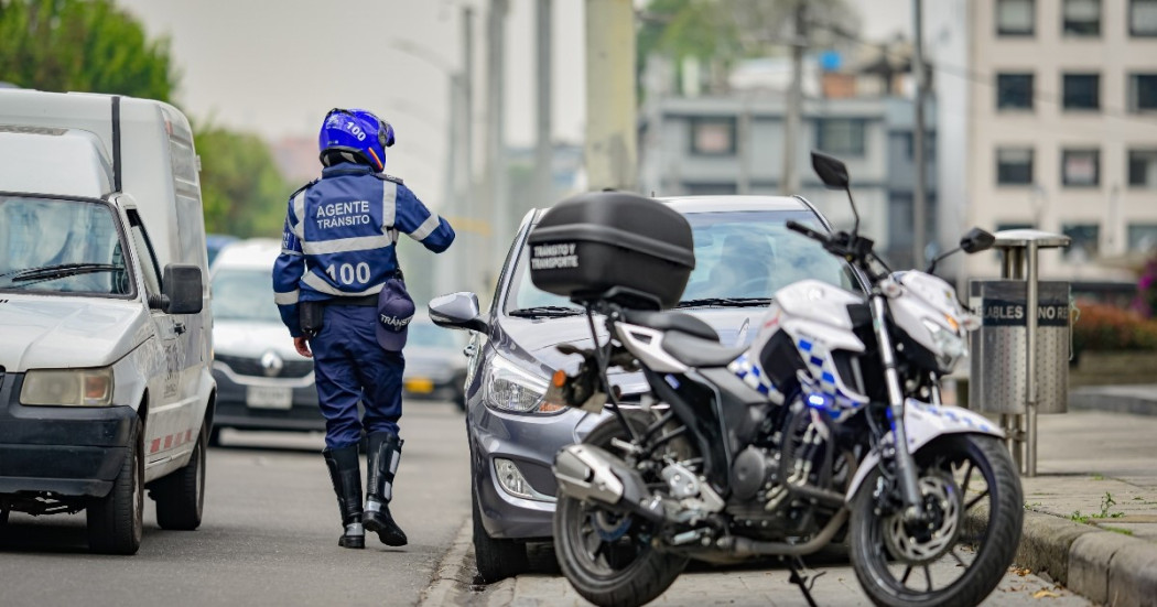 Movilidad: ¿Dónde reportar los los vehículos mal parqueados en Bogotá?