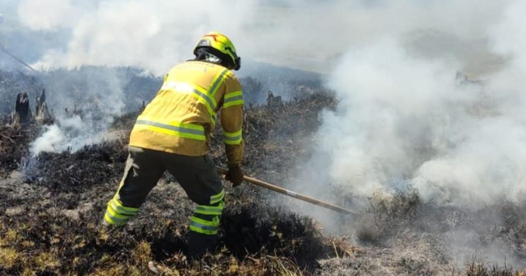 Bomberos de estaciones Kennedy y Restrepo atienden quemas forestales