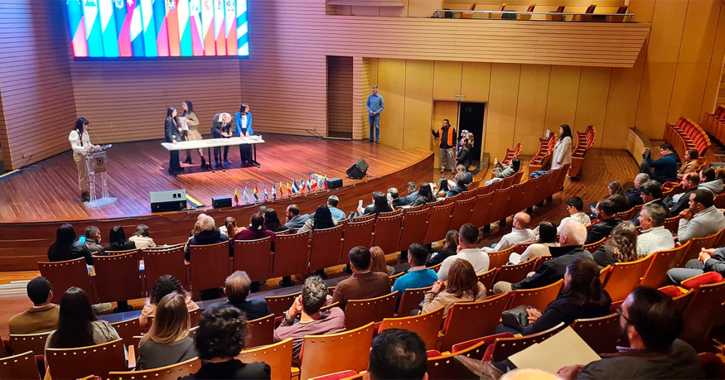 108 extranjeros tomaron juramento y recibieron nacionalidad colombiana 