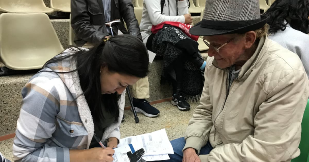 300 personas mayores eligieron cómo recibir Apoyos Económicos Bogotá 2024