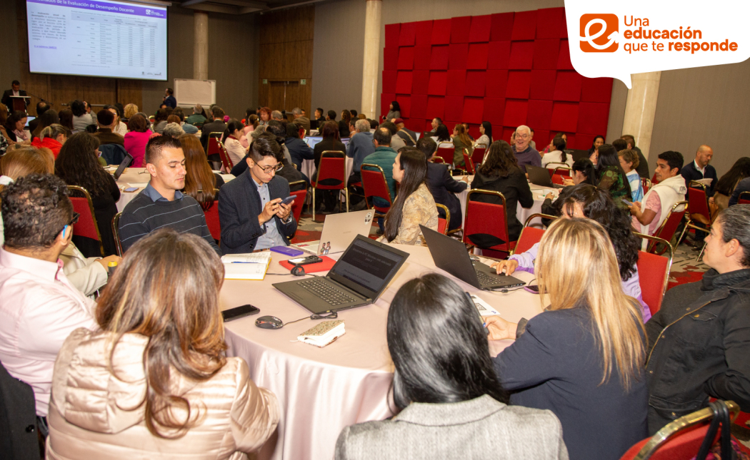 Secretaría de Educación entrega informe SMECE a docentes de Bogotá 