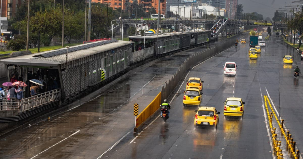 ¿Cómo interponer quejas e identificar tarjeta de operación de taxis en Bogotá?