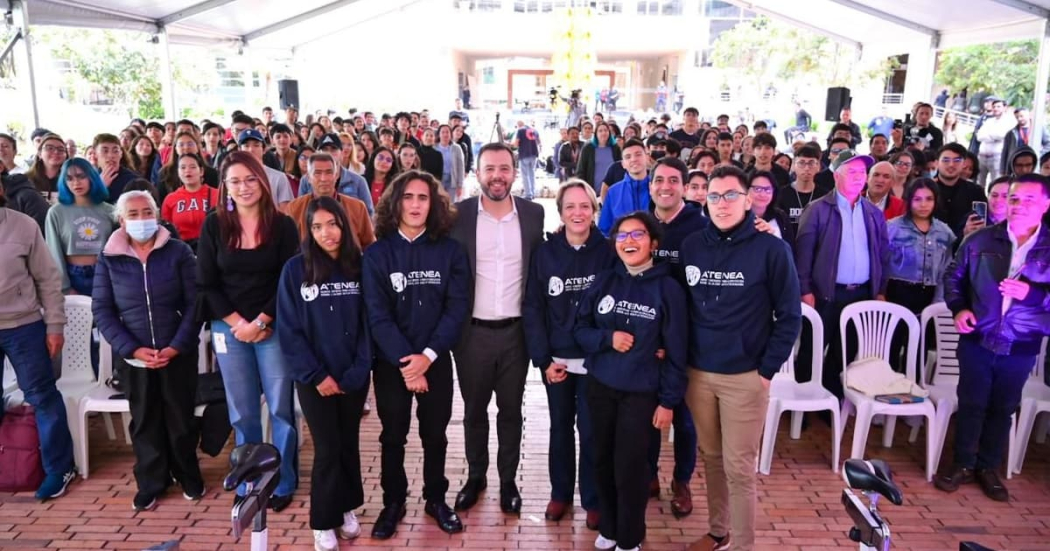 Becas en Bogotá: Distrito entrega 2.670 apoyos para 'Jóvenes a la E' 