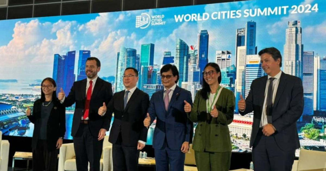 Mayor Carlos F. Galán Attends World Cities Summit in Singapore 