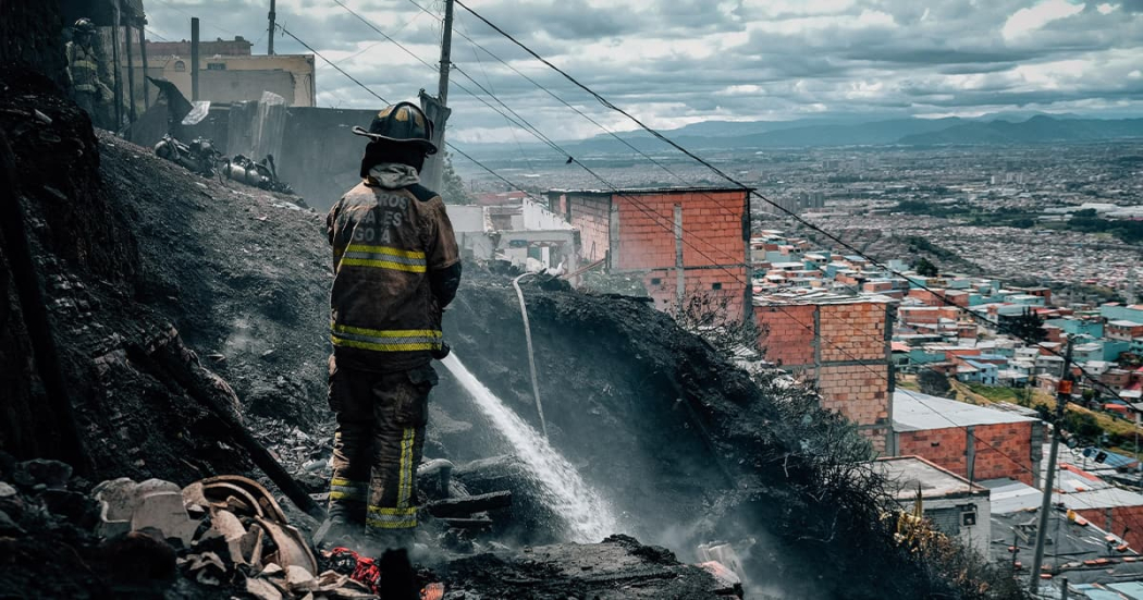 Bomberos de Bogotá controlaron un incendio en el barrio Villas del Progreso