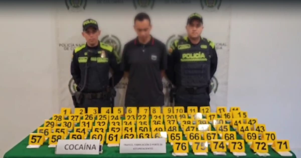 Cae en aeropuerto Bogotá hombre con placas de clorhidrato de cocaína
