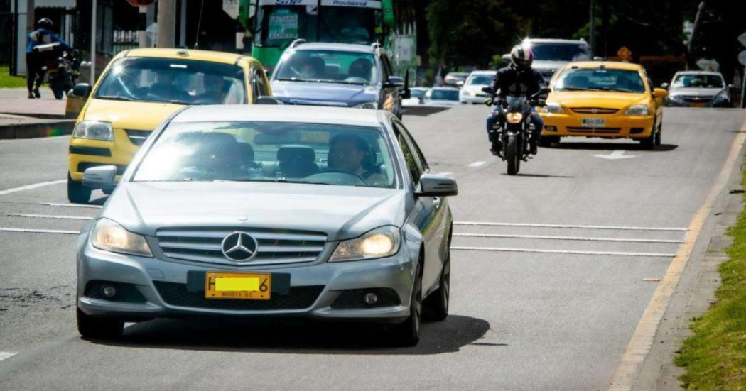 Pico y placa en Bogotá viernes 9 de agosto 2024 particulares y taxis