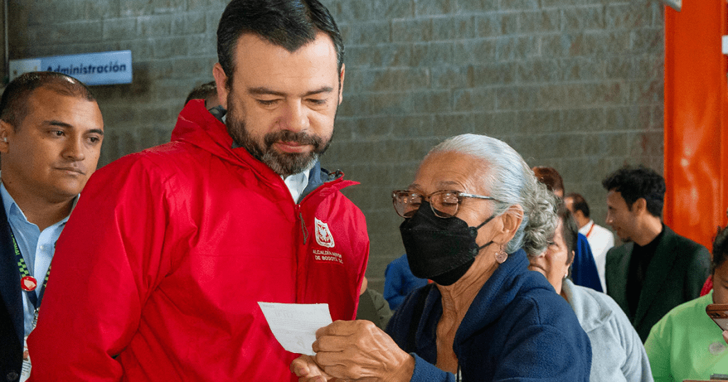 Alcalde Galán recorrió el SuperCADE de Suba y habló con la ciudadanía