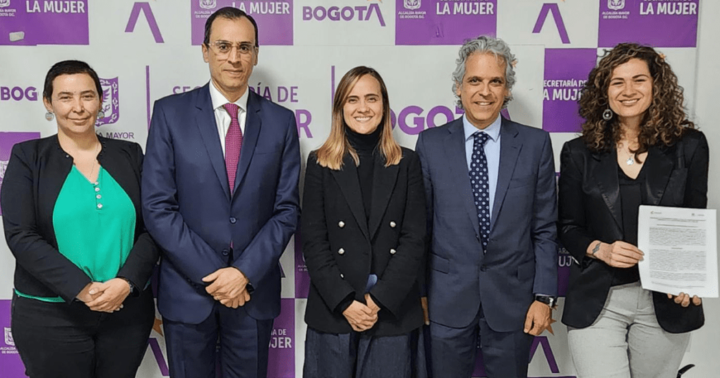 Mujeres cuidadoras en Bogotá se beneficiarán por convenio Compensar