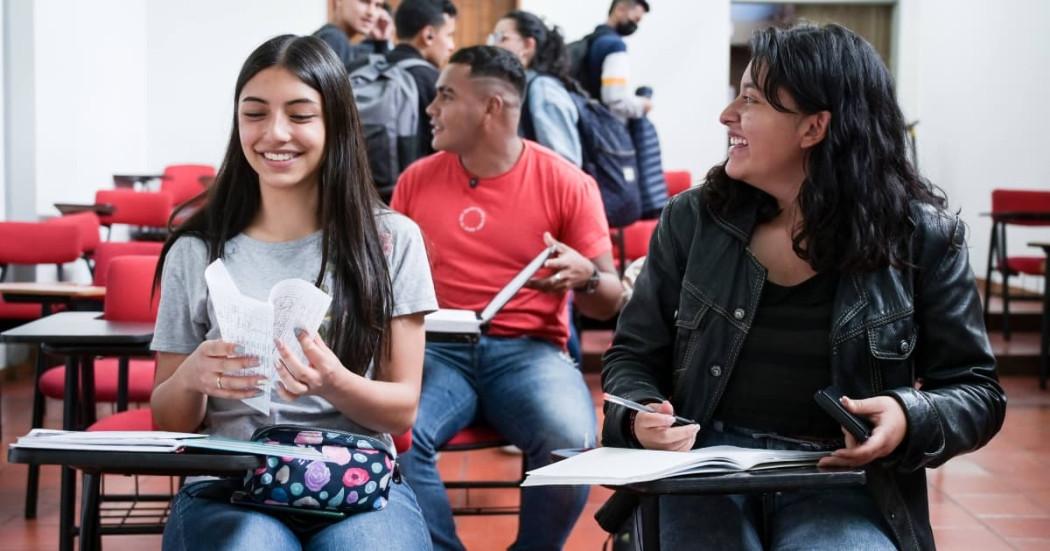 Becas en educación superior en Bogotá para jóvenes colegios públicos