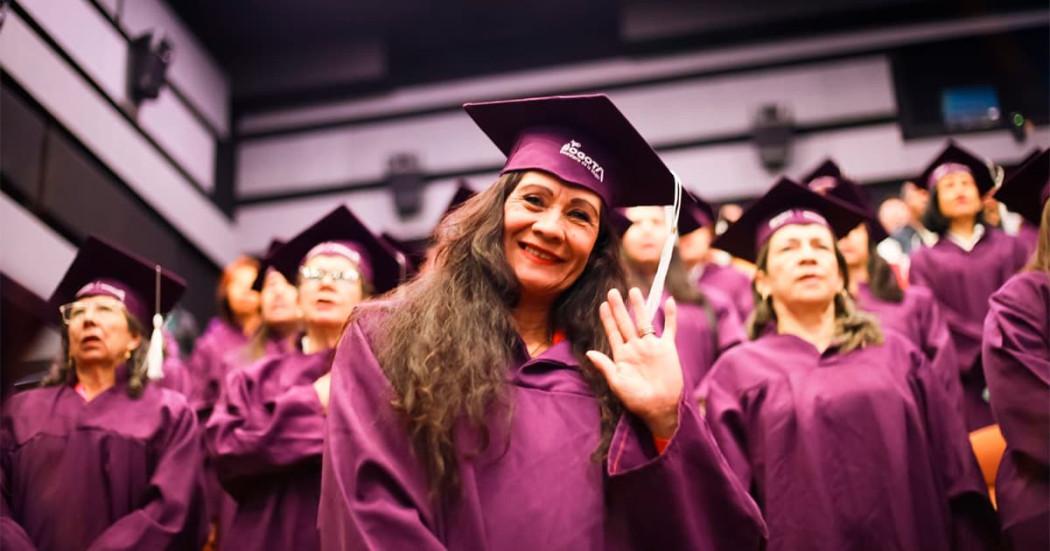 Mujeres en Bogotá cuarta promoción de grados Centros Inclusión Digital